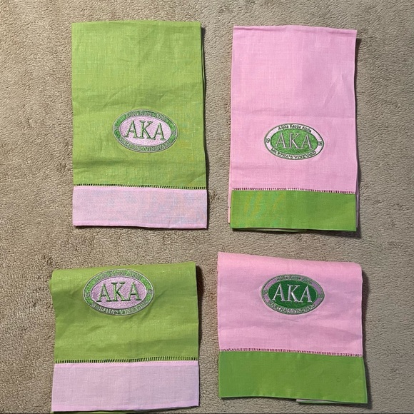 COPY - Alpha Kappa Alpha (4) Linen Place Settings/ Table Mats/ Table Cloths. - Picture 3 of 3